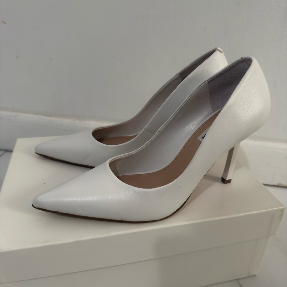 Steve Madden White Pointed Toe Stiletto Pumps